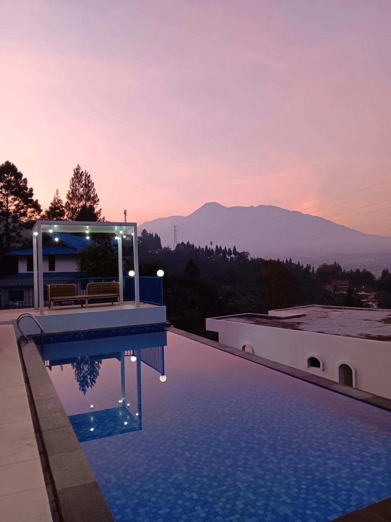 Villa Blue Door, Puncak Pondok Cipaseban Extérieur photo